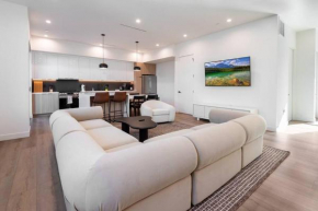 Westlake Luxury 3BR Home with Free Parking & BBQ